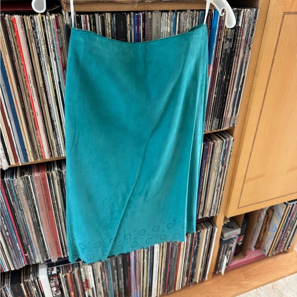 PRICE DROP: VTG NW/OT lined CUT-OUT TEAL LAMBSKIN SUEDE SKT2by ST VINCENT